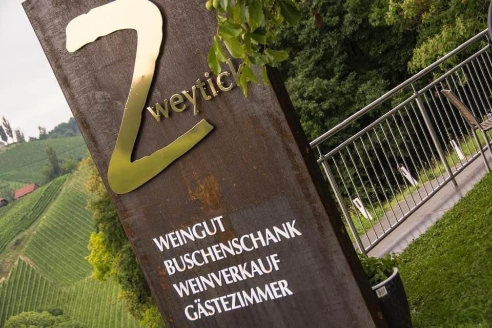 Zweytick Gaestezimmer Weingut Ratsch an der Weinstraße Buitenkant foto